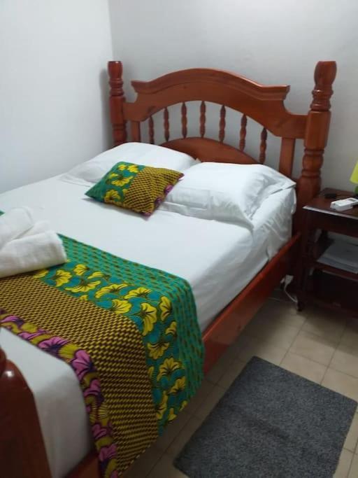 Maison Creole Chaleureuse Avec Stationnement Le Gosier  Kültér fotó