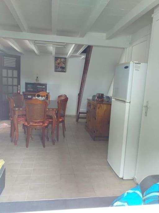 Maison Creole Chaleureuse Avec Stationnement Le Gosier  Kültér fotó