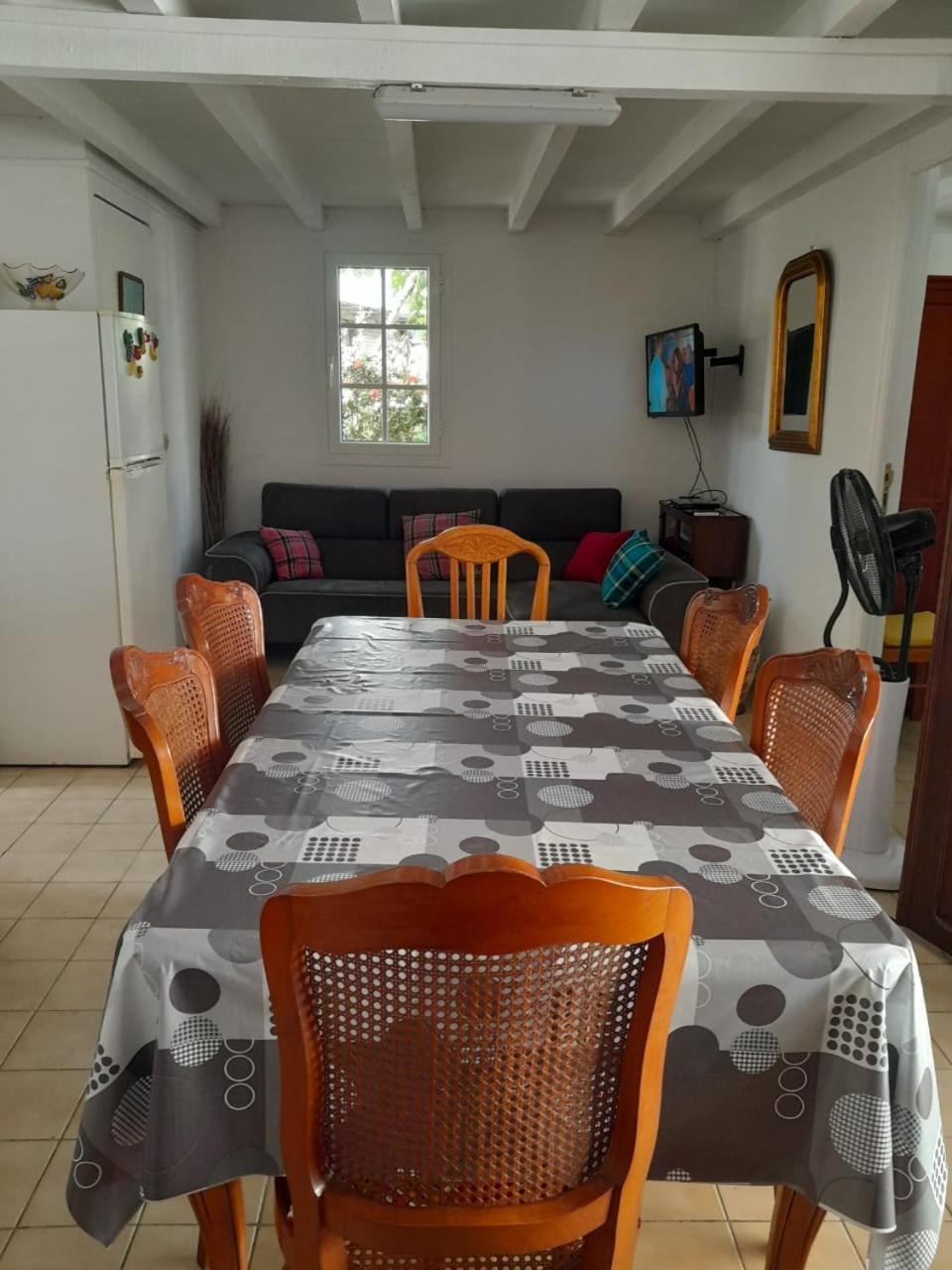 Maison Creole Chaleureuse Avec Stationnement Le Gosier  Kültér fotó